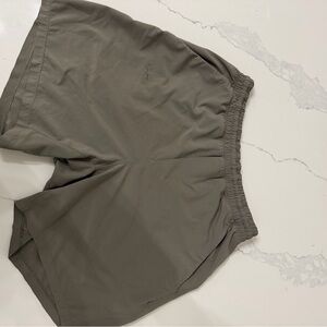 Lululemon Men’s Pace Breaker Shorts  Size Small  7" Inseam Men's Linerless